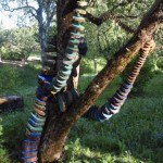 Ei ole, on ollut, on / 2003 / akryylimaalaus omenapuulle